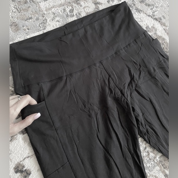 New Fleece Lined High Waist Rise Solid Black Leggings With Pockets NWT Stretchy - Picture 13 of 16